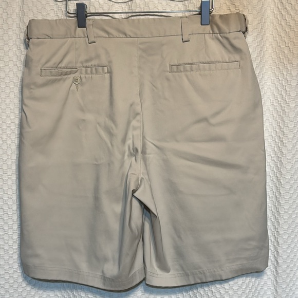CYPRESS CLUB Shorts - Picture 2 of 4